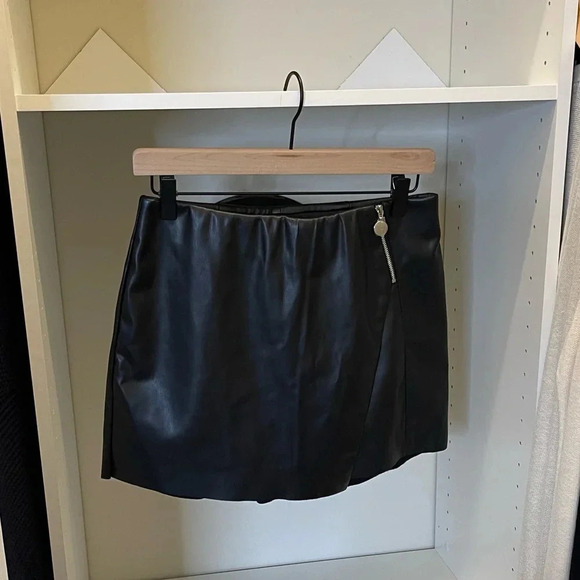 EST 1946 Black Leather Mini Skort size Extra Small tennis - Picture 1 of 3